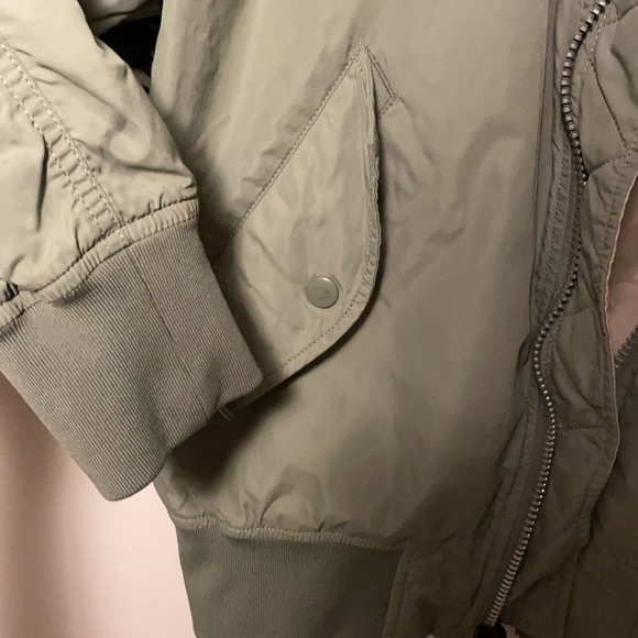 Bomber - Picture 6 of 9